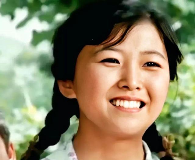 1979年，上海知青戴建国不顾反对娶了一农村女子，谁知娶回家当晚，妻子冲过去一拳