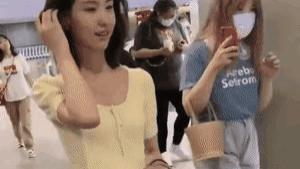 不吹不黑！陈都灵的腿目前在内娱已经超越了刘亦菲 ！