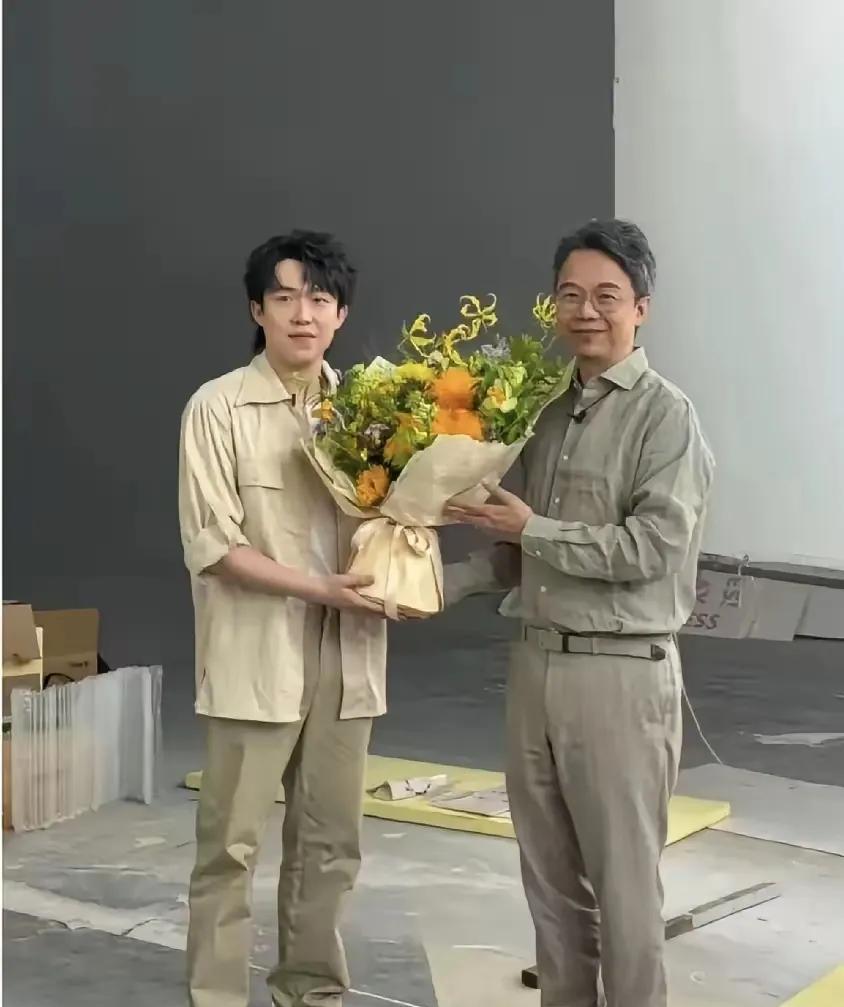 扣工资啊
给拍这张照片的
看看给王楚钦拍的
160cm不能再多了
这是神马上帝视