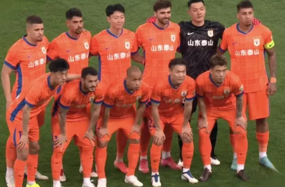 山东泰山目前球员实力，已经不是国内顶级！外援能力，性价比也未必最优！
10号扎卡