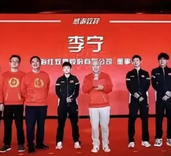 看了红双喜晚宴大合照以后，我心里有话想说，可是又不敢说，生怕有人怼我。

但是我