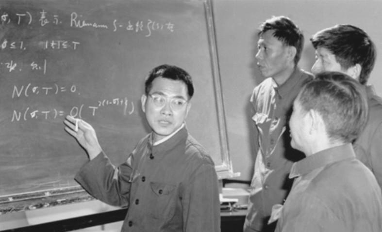 1977年，44岁的陈景润在住院时，喜欢上了27岁的女军医，在向女军医表白时，将