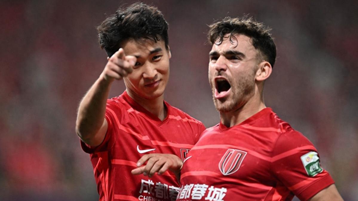 成都蓉城2-1险胜浙江绿城！王钰栋有心无力，补时VAR上阵，确认点球！蓉城最大bug显现？