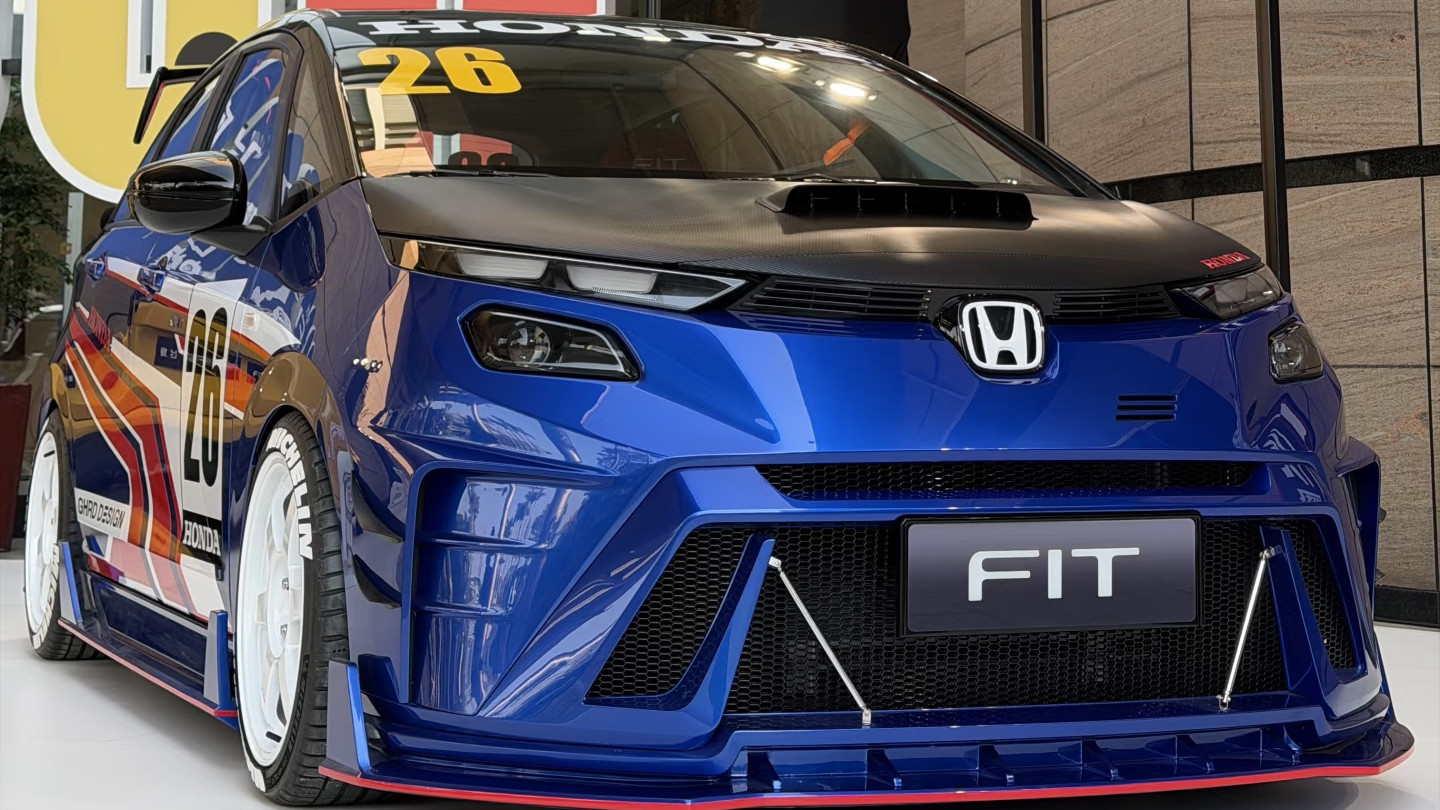 6.68万买飞度限量款？老车主实测：换壳不换芯，家用、玩车都要想清楚