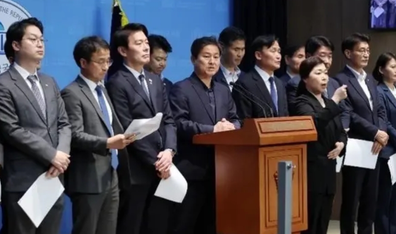 韩国全州检察厅不向全州法院起诉前总统文在寅，却跑到首尔起诉，而且首尔地方法院好几