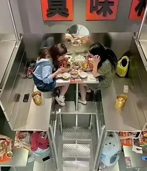 如果让你去这种高档餐厅吃饭，一顿饭2000元，你愿意去吗？