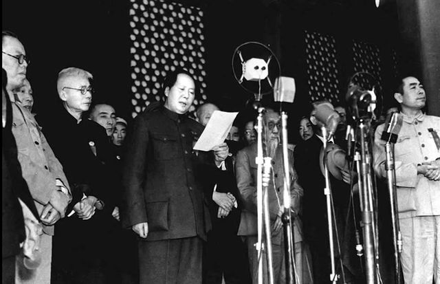 开国大典上，左一那位戴眼镜的是李立三，曾经作为党的最高负责人，犯过严重的错误，毛
