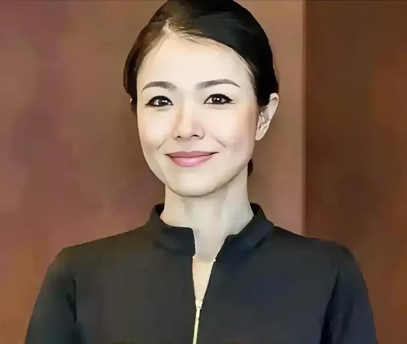 这个上海出生的美籍华裔毛晨月
被限制离境了
据说涉及刑事案件
孟晚舟被捕都与他有