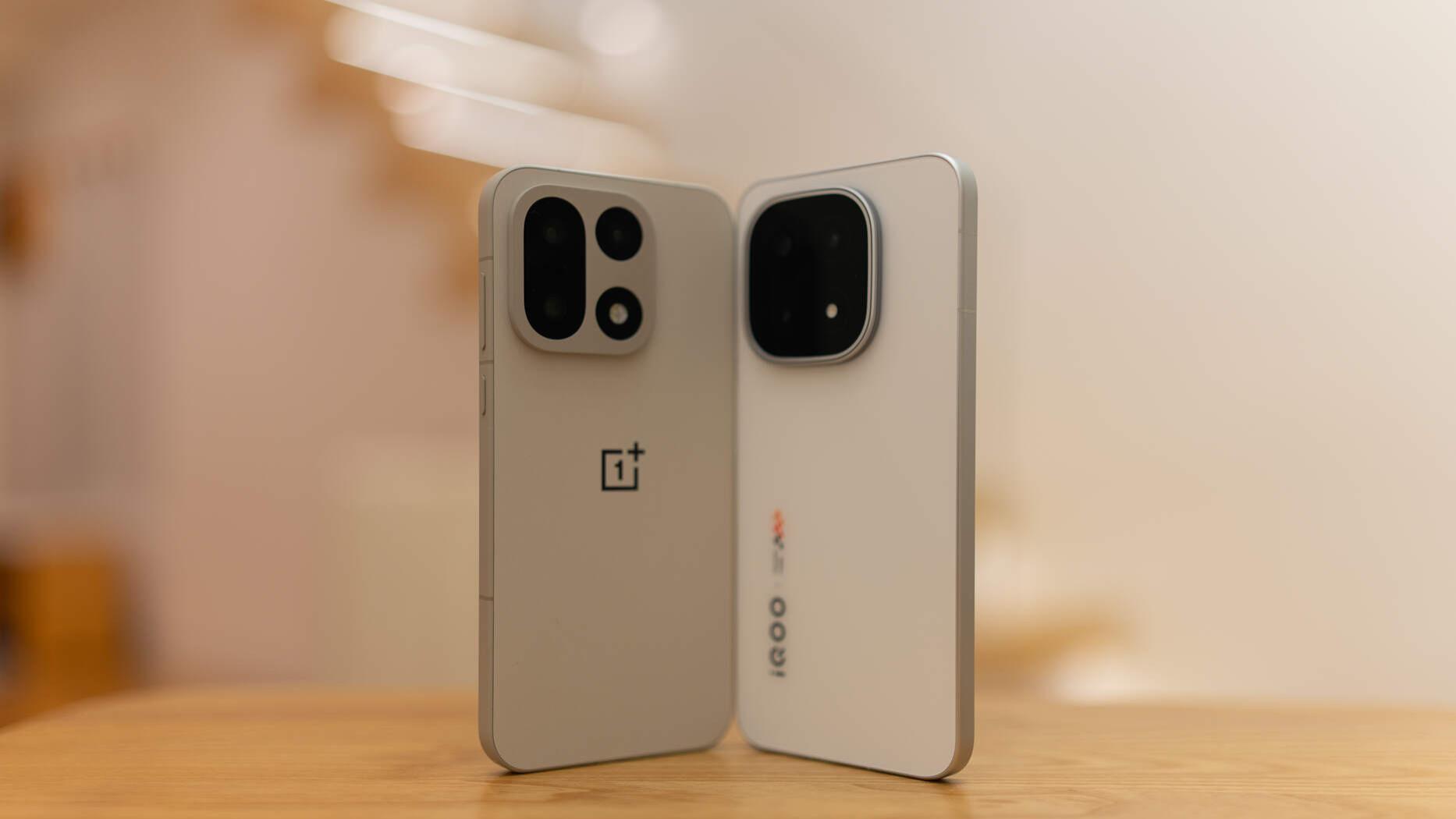 蓝绿骁龙旗舰大比拼，一加15和IQOO15怎么选？