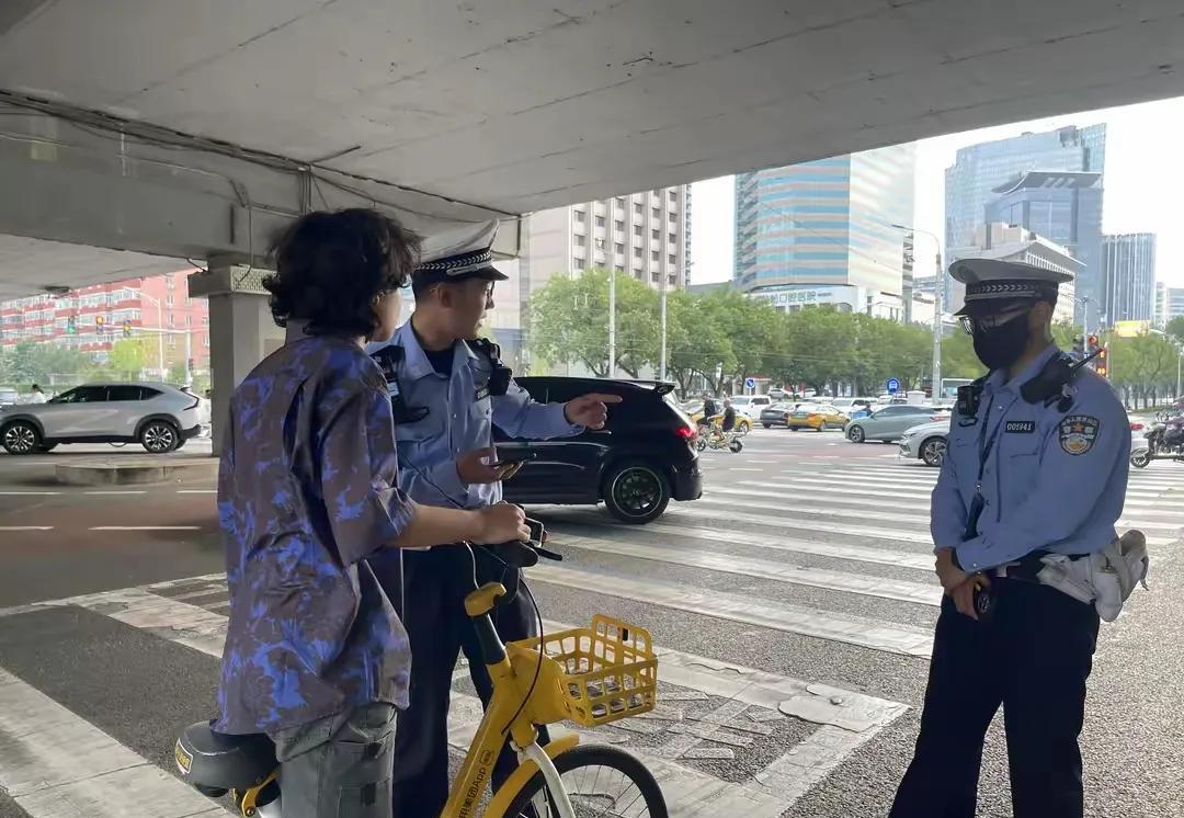 认罚，但是坚决不改正！



这句网络评论，道出了部分非机动车驾驶者的心声，也折
