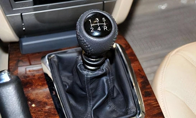 现阶段我依然选择手动挡轿车
未来肯定都是新能源作为动力驱动汽车，汽油作为不可再生