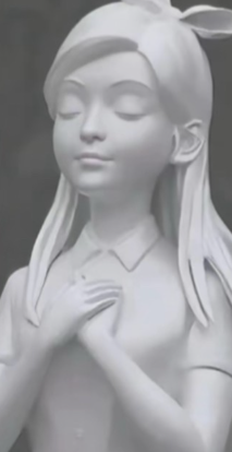 你看具俊晔给大S做的那个雕像了吗？说真的，不仔细看真不知道雕的是谁。网友们一边翻