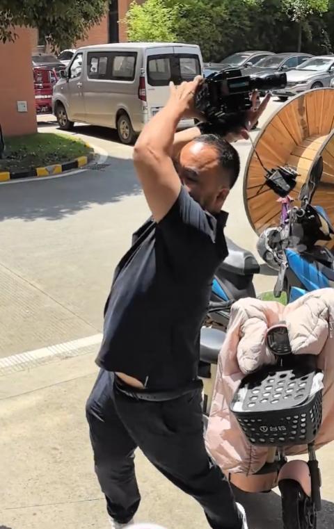 推搡记者！抢夺手机！怒砸多台采访设备，湖南丰旭线缆有限公司这个姓谢的火了，他这么