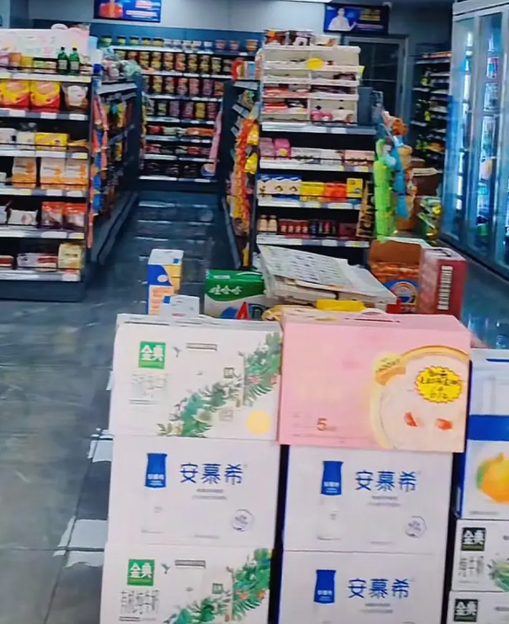 读书到底有没有用？
小区里的小超市是一对80后的夫妻俩开的，听说男的是安徽农业大