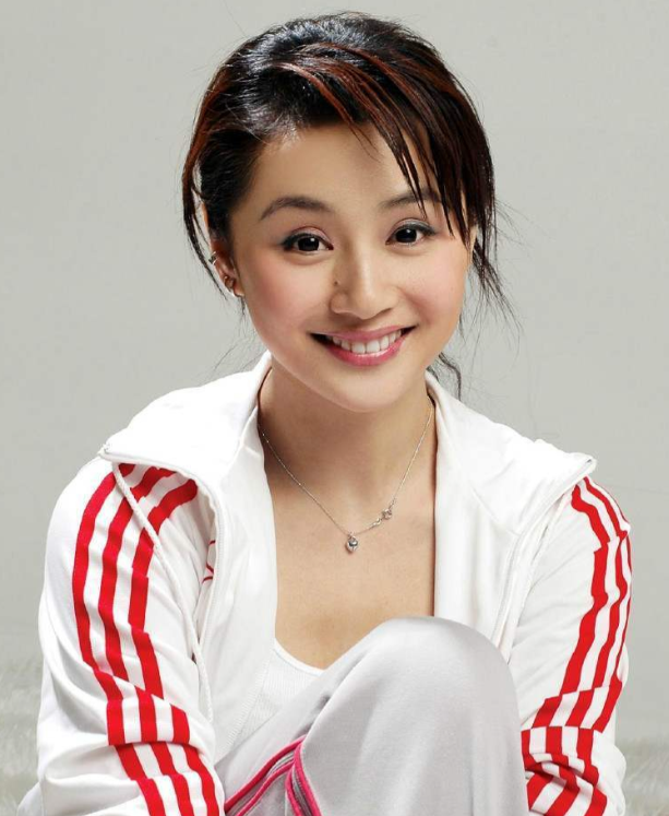 2009年，曹颖嫁给了没有名气的王斑，婚后不久就生下一个儿子，可儿子才刚满月，曹