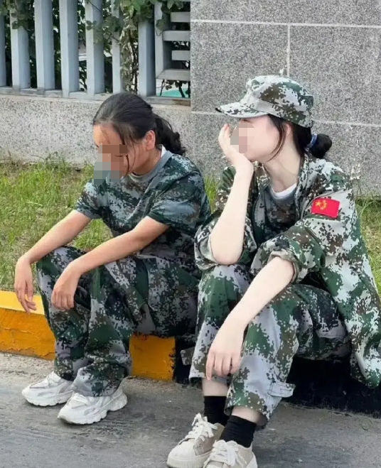 有的时候真的觉得基因很不公平，羡慕死冷白皮。