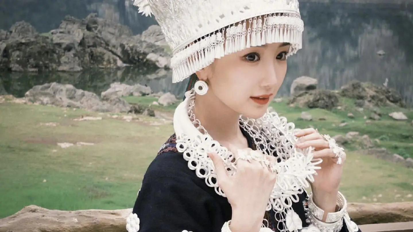 扎根苗寨5月，毛晓彤负重演绎《乌蒙深处》绣娘故事