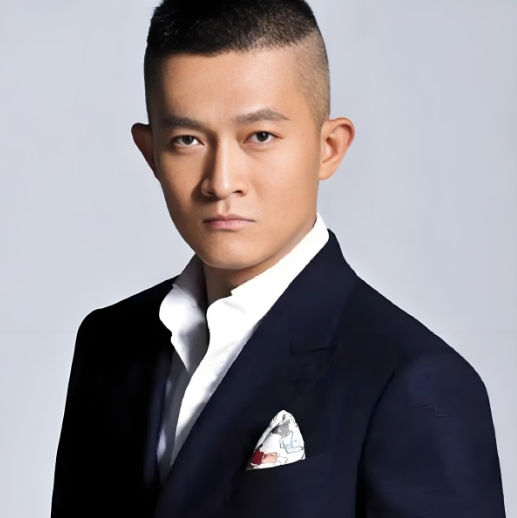 2002年，杨志刚和江珊合作拍戏。突然，杨志刚从背后搂住她的腰，几秒后，江珊说：