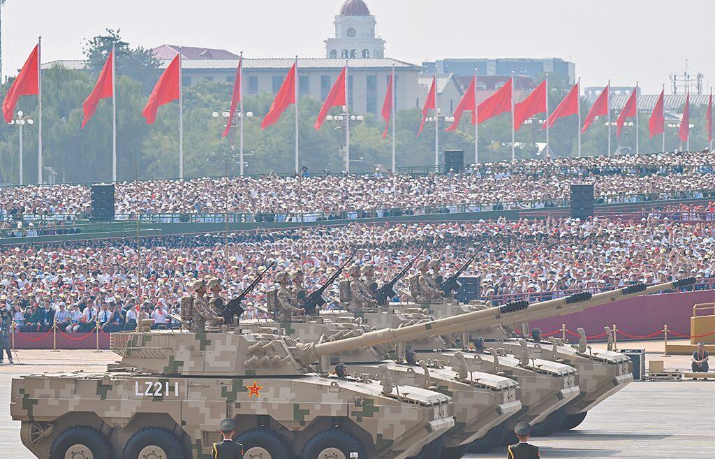 台湾战略学者王崑义今日发文写道：“大陆举行九三阅兵之后，一些‘反中’与‘台独’人
