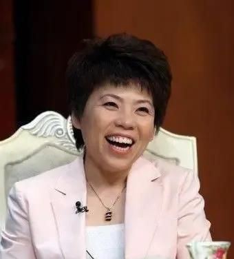 国乒10佳女运动员！邓亚萍第一，三人并列第二，孙颖莎入围，没有王曼昱
1，邱肿惠
