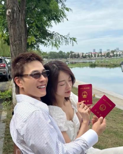 #吴谨言约饭于正坦白结婚# 吴谨言约于正吃饭时，于正洞察姐姐意图称：“是不是要结