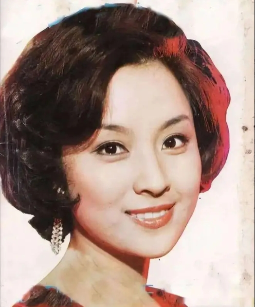 1974年，甄珍嫁给谢贤，刘家昌说自己全身发软，活不下去了。1978年，甄珍离婚