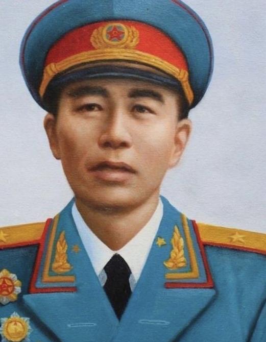 1970年，开国少将贺健去军营看望儿子时，却被哨兵拦在门口，贺健没有为难哨兵，而