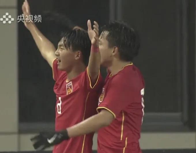 穿红袍，染红牌！U16国足先入两球，被越南逼平
5月30日晚，呼和浩特国际足球锦