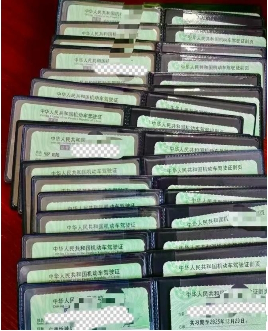 今天第一天练科目三，学的起步、变道和掉头，教练带着跑了两圈，虽然第一次上路，感觉