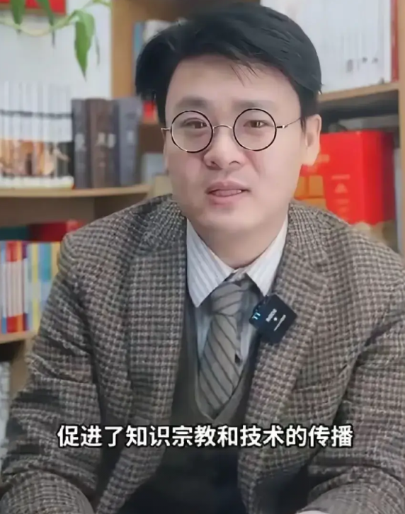 网红的热度很难保证持续热度，张兰沉下去了，东莞炒粉姐炒粉表演也像她的炒粉卖不出去