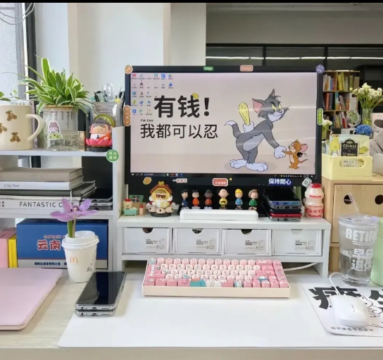 这样的工作你能坚持多久？
1.月工资5000，有社保，年底多发一个月。
2.早上