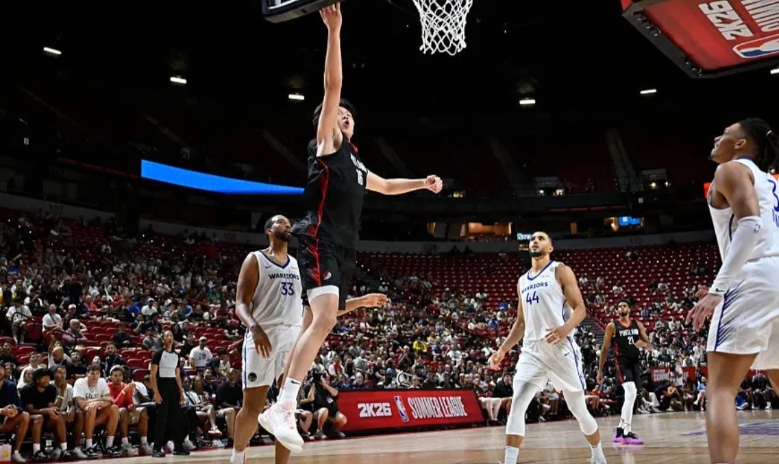 我对杨瀚森要求很低很低
不求打出什么表现  只要待在NBA里就行了  哪怕看饮水