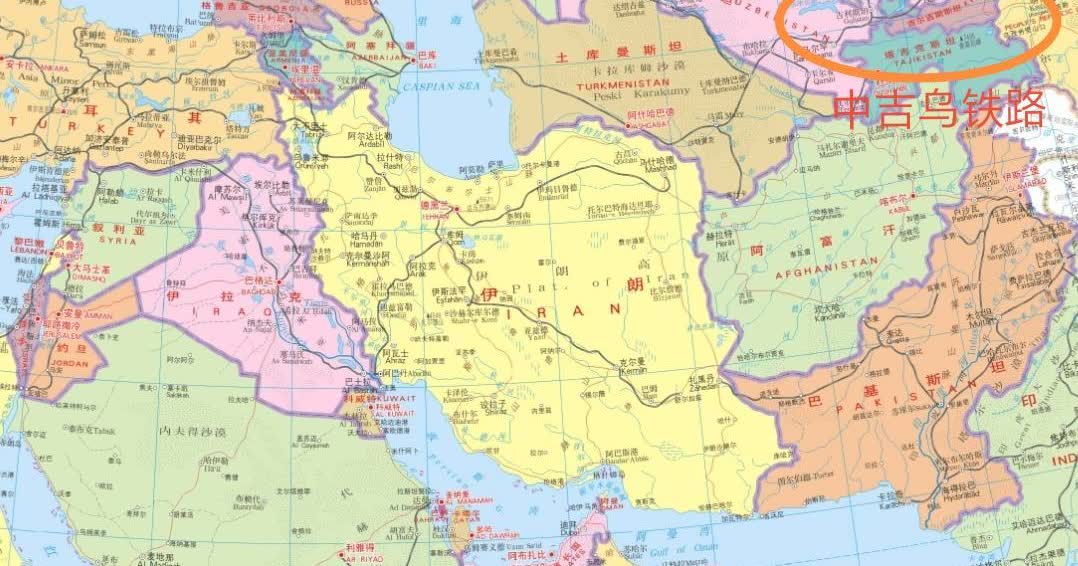 波兰一关门，中欧班列北线直接瘫了半条命。
中国早就在南边悄悄铺路——中吉乌铁路