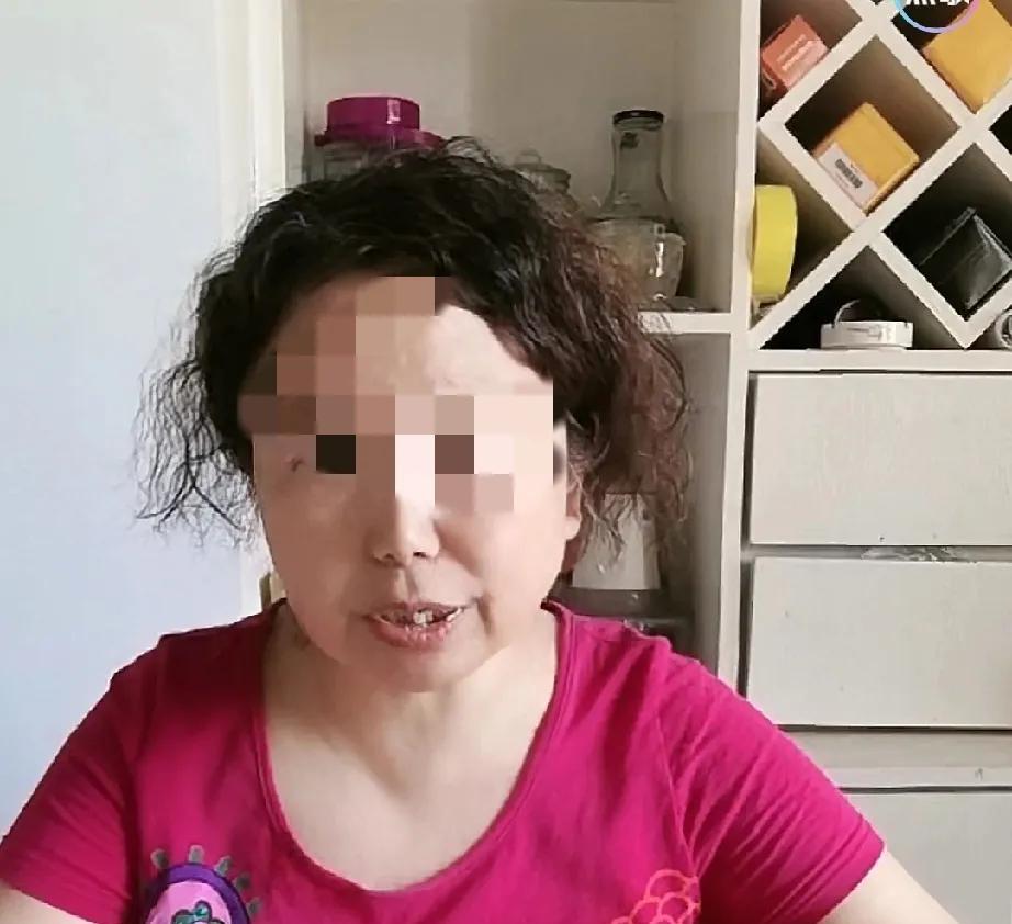 老肚直播说，三天吼，她翻作业本看，就是18号晚上，才把孩子抱给她，从此以后，孩子