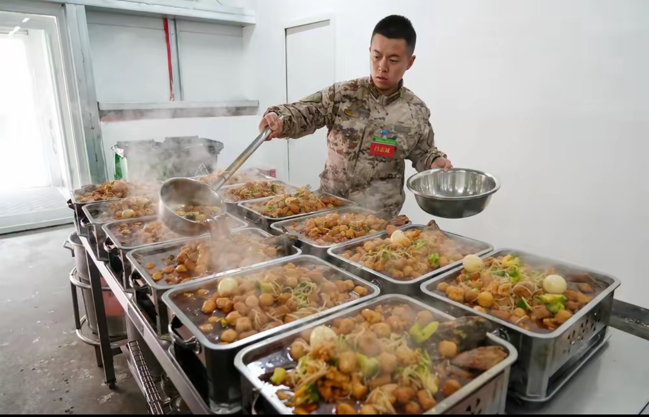 部队里并非没人挑食，只是新兵入伍后会被 “调理”。有退伍军人分享，连队曾有个青海