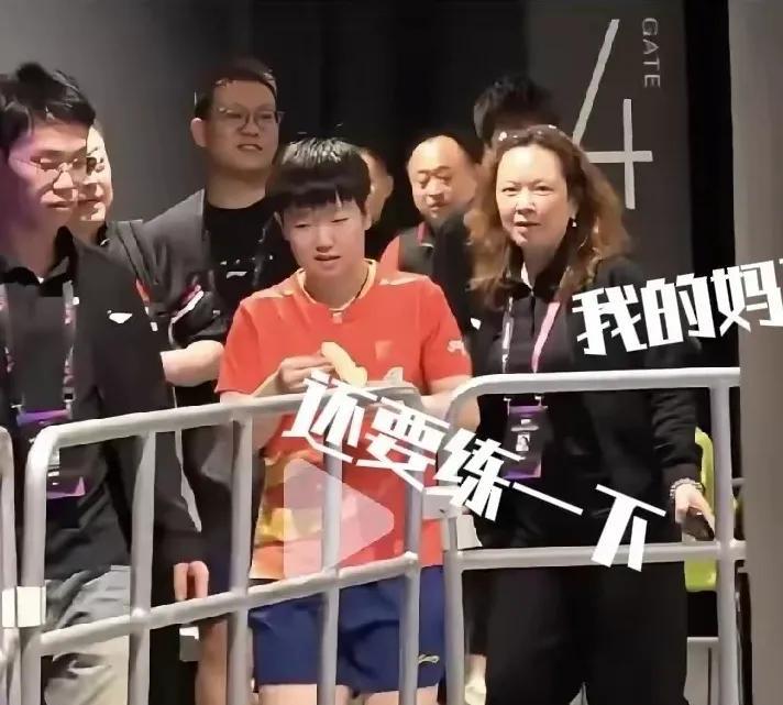 莎莎赢桥本一战封神，
到底这场胜局多重要，
看马琳的状态就全明白了！
莎莎一下场