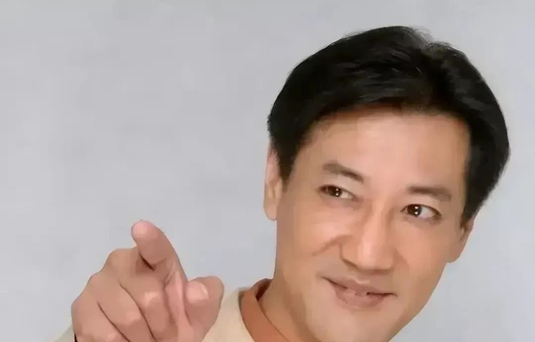 一定不是一个人想问这个问题，英达对儿子巴图不好，他的姑姑、叔叔们私下如何对待巴图