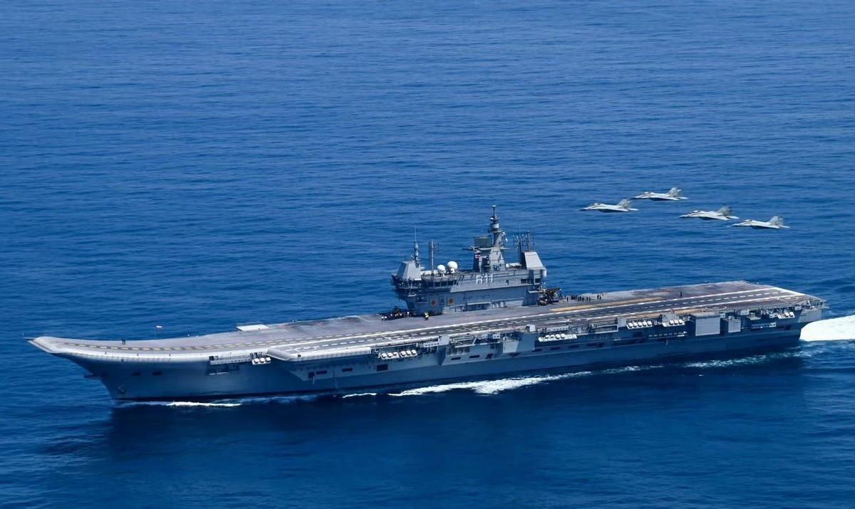 印航母刚出海50海里，就被巴铁054AP舰锁定，印军彻底破防：这仗还怎么打！
印