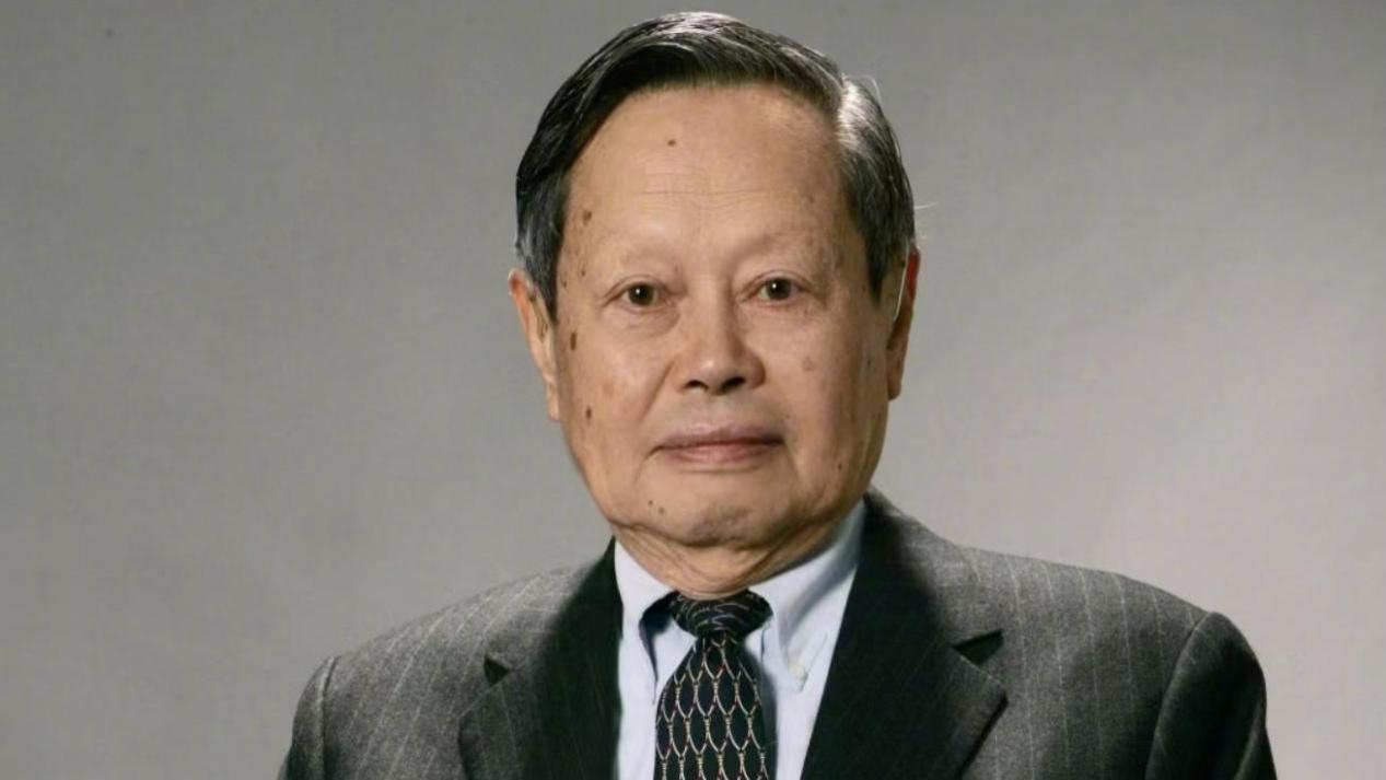 103岁杨振宁逝世！最后露面时早有端倪，医生曾说他脖子供血不足