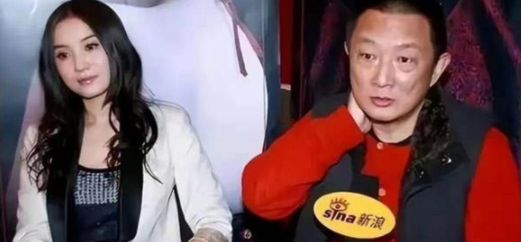 [微风]2007年，50岁的导演张黎爱上了演员小宋佳，当时张黎已经结了五次婚，为