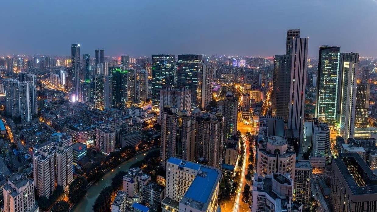 成都楼市冰火两重天？招商豪掷千金登顶，豪宅扎堆上市，谁在裸泳？