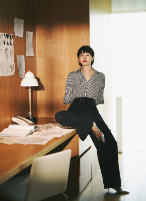 短发且酷飒的白百何，状态真不错！