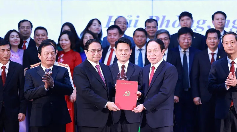 越通社拍照技术真不行，官员形象全毁了











越南官媒越通社，你们
