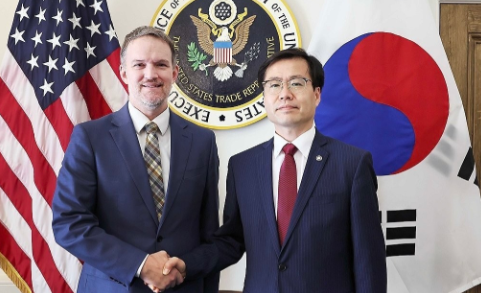 韩国天塌了，美国吃不饱
令韩国没有想到的是，美国竟然已经盯上了韩国的半导体核心：