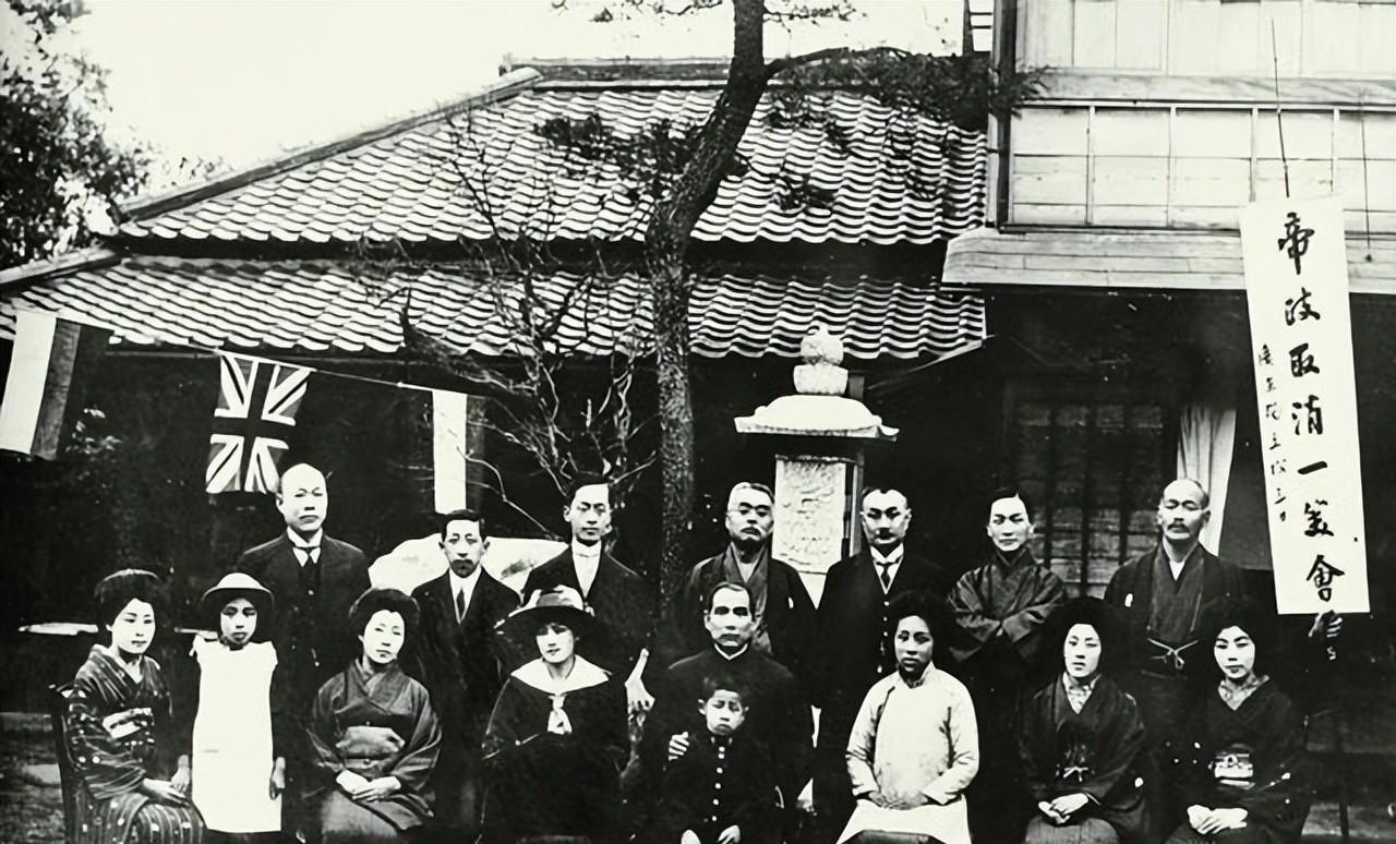 1949年，宋庆龄、何香凝找毛主席求情，请求放了汪精卫的妻子陈璧君，毛主席只提了