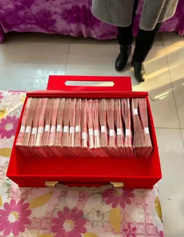 湖北，女子和男友举行婚礼未领证，男友父母给女子139000的彩礼和16200元的