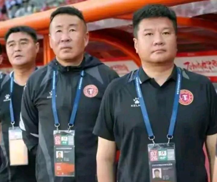辽宁铁人队教练组成员9.10教师节日快乐，教练员是运动员的教师，也属于教师队伍的