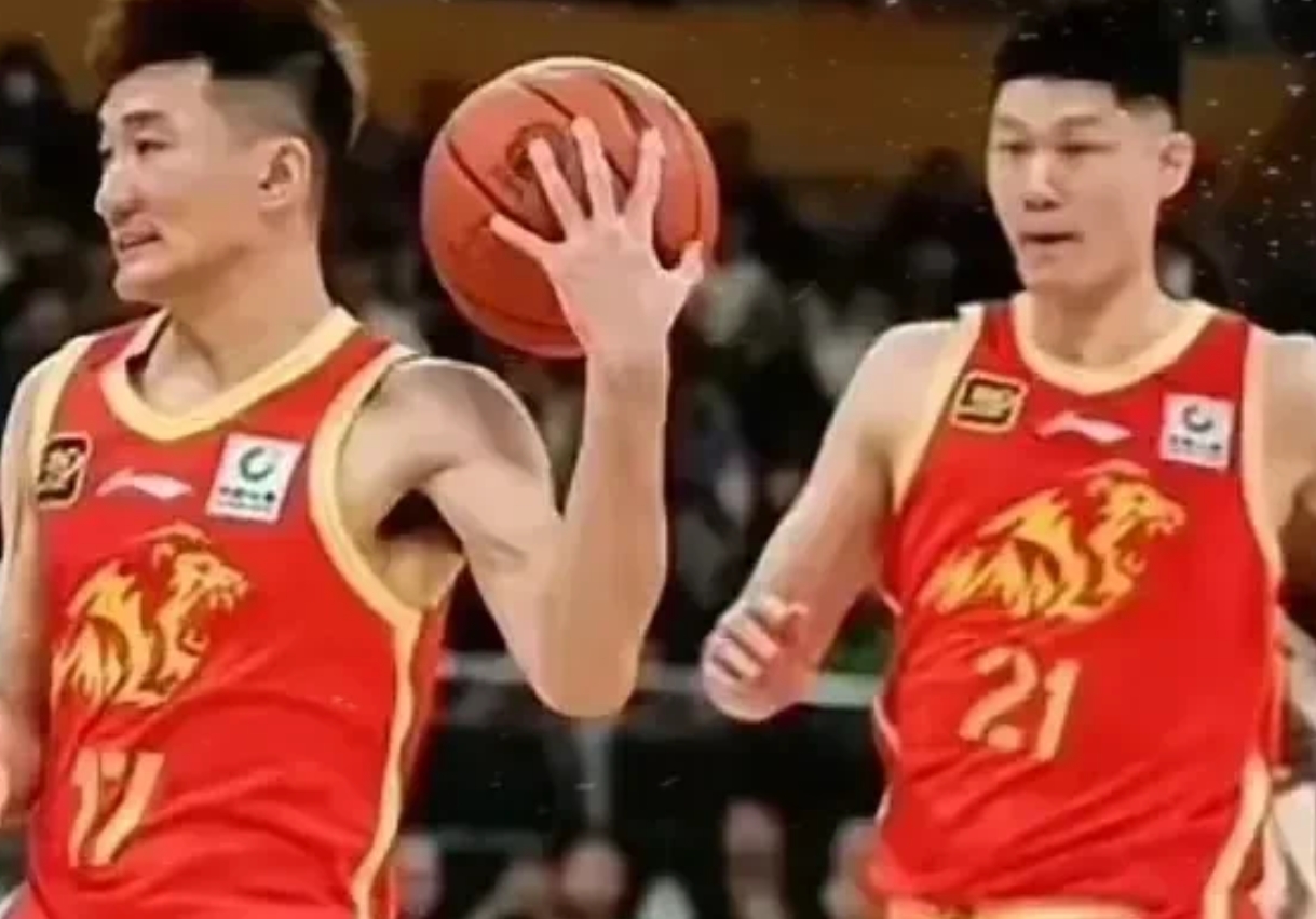 广厦这场输得确实有点可惜，胡金秋都杀疯了还是带不动全队。27分14板的数据简直是