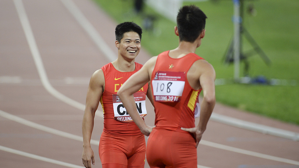 苏炳添“乡村田径灯塔计划”：为山区小学铺设50条智能跑道