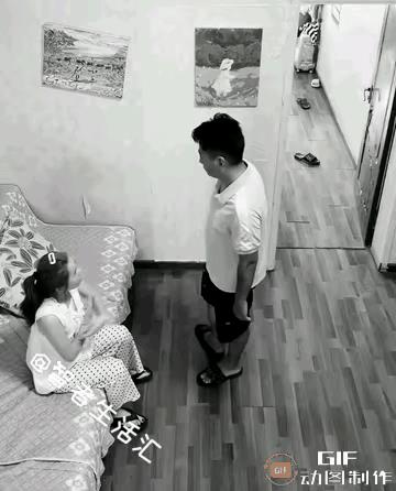 小两口在一起闹着玩，双方的老人最好不要参与，老人一旦参与的话，就很容易增添新的矛
